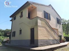 Casa Bi/Trifamiliare in Residenziale