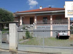 Casa Bi/Trifamiliare in Residenziale