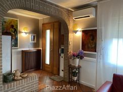Casa Bi/Trifamiliare in Residenziale