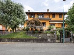 Casa Bi/Trifamiliare in Residenziale