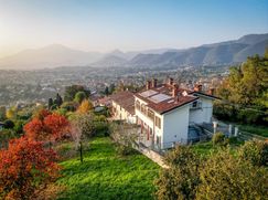 Casa Bi/Trifamiliare in Residenziale