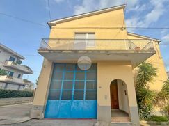 Casa Bi/Trifamiliare in Residenziale