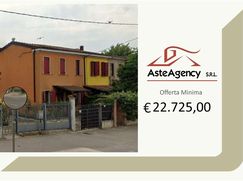 Casa Bi/Trifamiliare in Residenziale