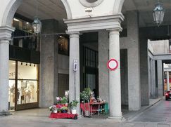 Attività/Licenza (con o senza mura) in Commerciale