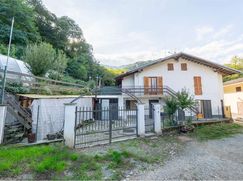 Casa Bi/Trifamiliare in Residenziale