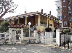 Casa Bi/Trifamiliare in Residenziale