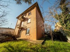 Casa Bi/Trifamiliare in Residenziale