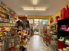 Attività/Licenza (con o senza mura) in Commerciale