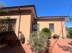 Casa Bi/Trifamiliare in Residenziale