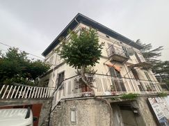 Casa Bi/Trifamiliare in Residenziale