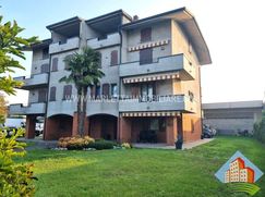 Casa Bi/Trifamiliare in Residenziale