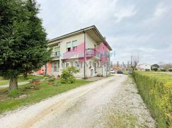 Casa Bi/Trifamiliare in Residenziale