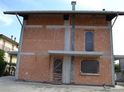 Casa Bi/Trifamiliare in Residenziale