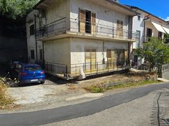 Casa Bi/Trifamiliare in Residenziale