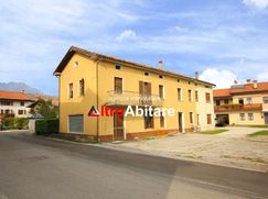 Casa Bi/Trifamiliare in Residenziale