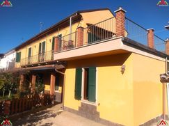 Casa Bi/Trifamiliare in Residenziale