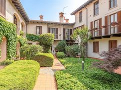 Casa Bi/Trifamiliare in Residenziale