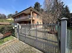 Casa Bi/Trifamiliare in Residenziale