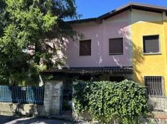 Casa Bi/Trifamiliare in Residenziale