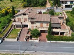 Casa Bi/Trifamiliare in Residenziale