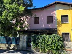 Casa Bi/Trifamiliare in Residenziale