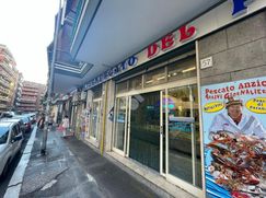 Negozio/Locale commerciale in Commerciale