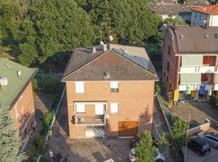 Casa Bi/Trifamiliare in Residenziale
