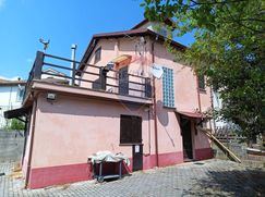 Casa Bi/Trifamiliare in Residenziale