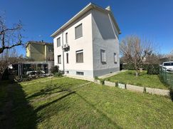 Casa Bi/Trifamiliare in Residenziale