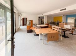 Negozio/Locale commerciale in Commerciale