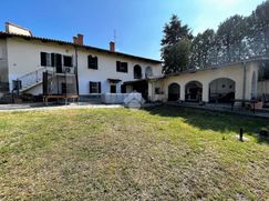 Casa Bi/Trifamiliare in Residenziale