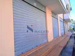 Negozio/Locale commerciale in Commerciale