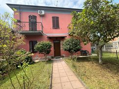 Casa Bi/Trifamiliare in Residenziale