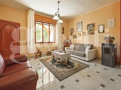 Casa Bi/Trifamiliare in Residenziale