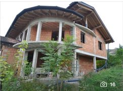 Casa Bi/Trifamiliare in Residenziale