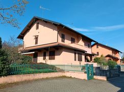 Casa Bi/Trifamiliare in Residenziale