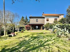 Casa Bi/Trifamiliare in Residenziale