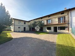 Casa Bi/Trifamiliare in Residenziale