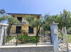 Casa Bi/Trifamiliare in Residenziale