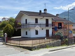 Casa Bi/Trifamiliare in Residenziale