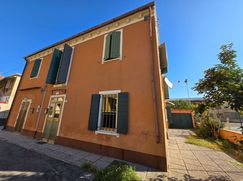 Casa Bi/Trifamiliare in Residenziale