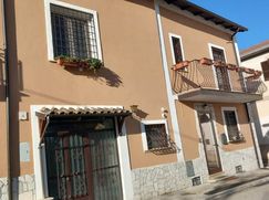 Casa Bi/Trifamiliare in Residenziale