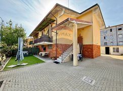Casa Bi/Trifamiliare in Residenziale