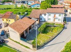 Casa Bi/Trifamiliare in Residenziale