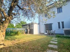 Casa Bi/Trifamiliare in Residenziale