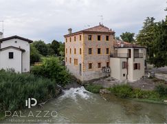 Casa Bi/Trifamiliare in Residenziale