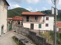 Casa Bi/Trifamiliare in Residenziale