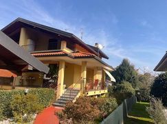 Casa Bi/Trifamiliare in Residenziale