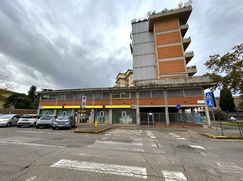 Negozio/Locale commerciale in Commerciale