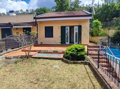 Casa Bi/Trifamiliare in Residenziale